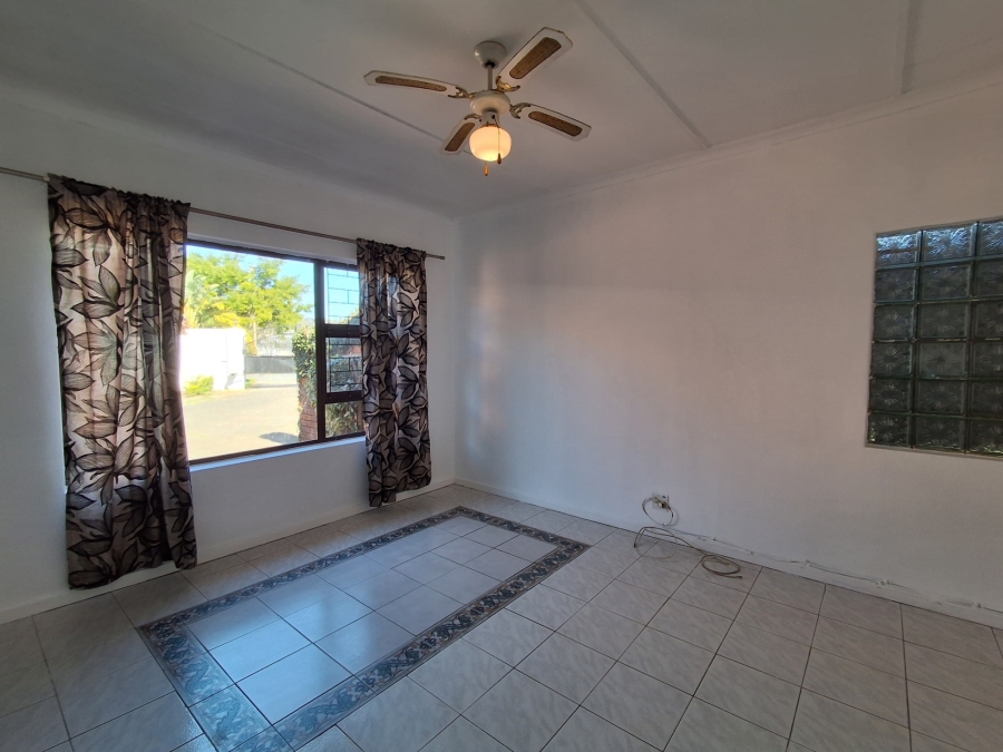 4 Bedroom Property for Sale in Nahoon Valley Park Eastern Cape